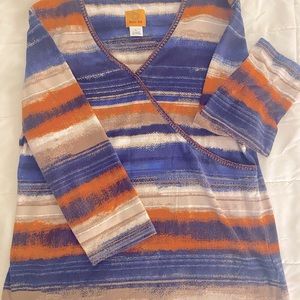 Beautiful v neck top with 3/4 sleeves